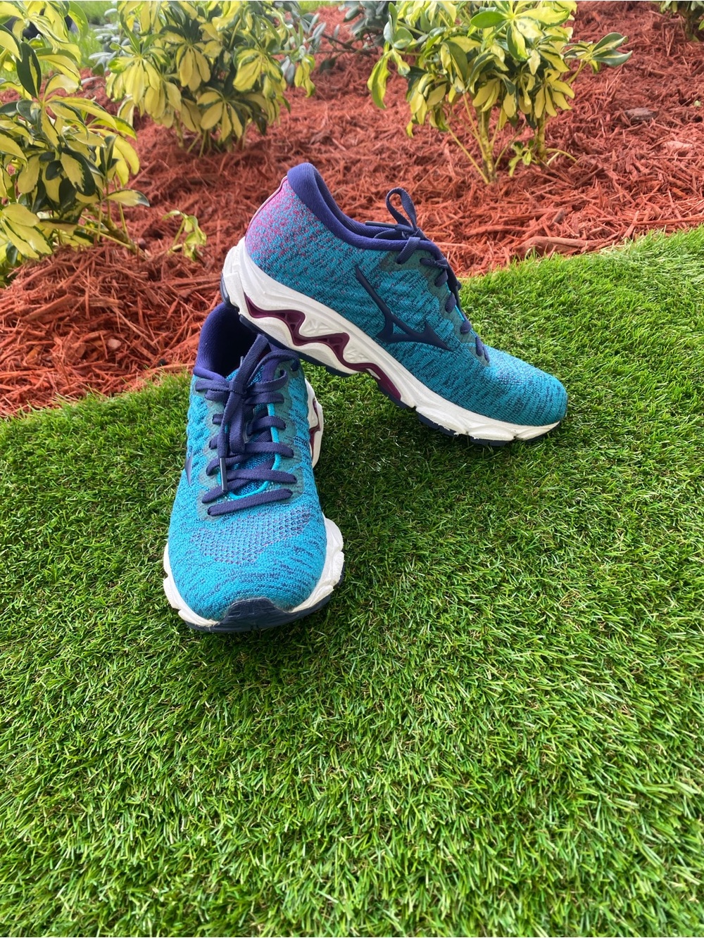 Mizuno Women's Teal and Navy Knit Running Shoes